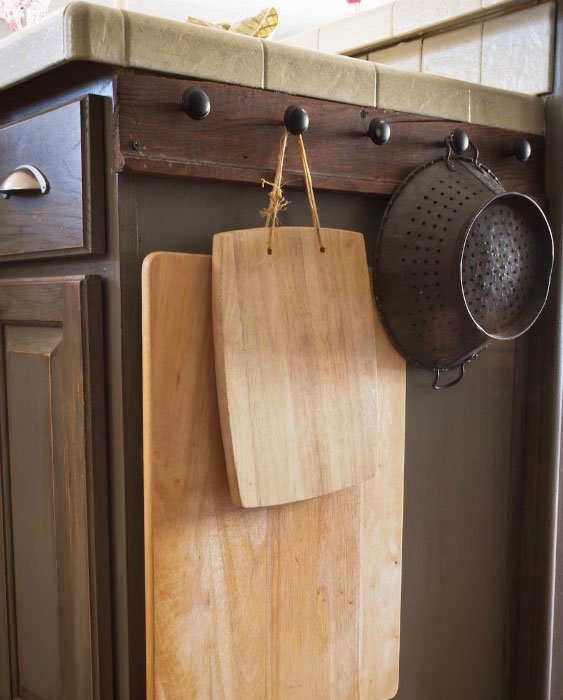 Hooks on the locker - Clever Storage Ideas For Small Houses & Kitchens