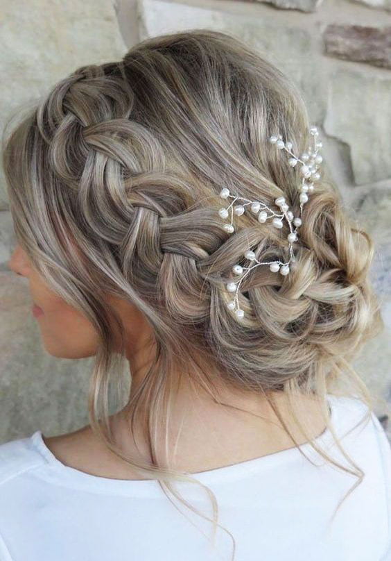 19 Gorgeous Hairstyles For Graduation Pictures - b8bca6db81dd9fc0ef95d629abaa62bd