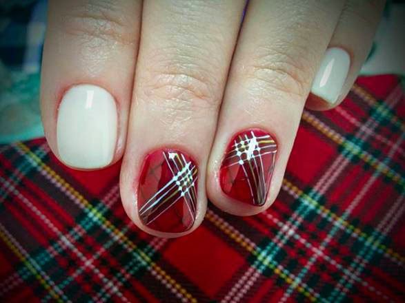 checkered nails design