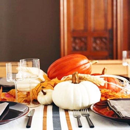 A variety of forms of decorative pumpkins serve as a simple decoration of the table-Thanksgiving Decorations For Home
