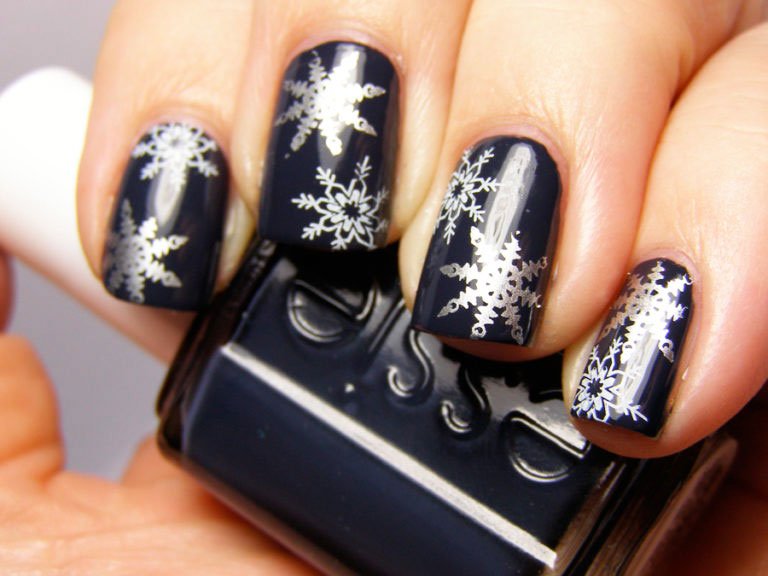 Delicate Snowflakes And Balloons For New Year Nail Design