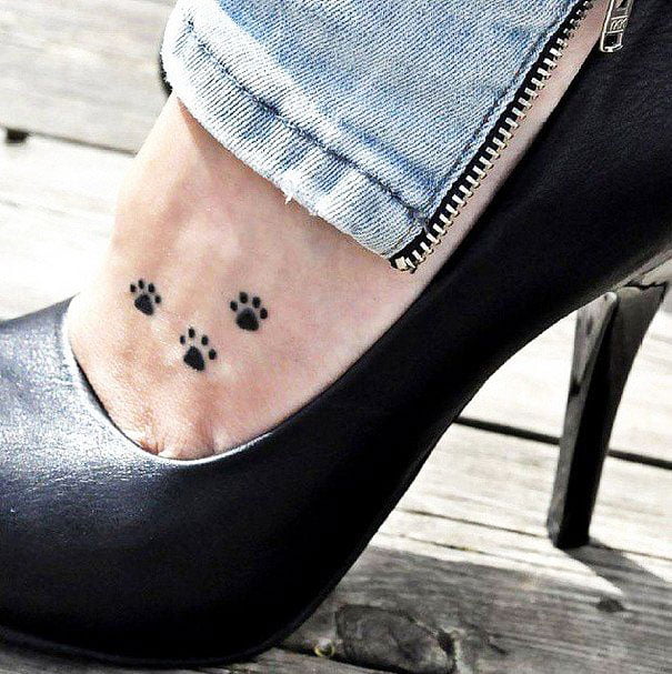 Examples of beautiful little tattoos for girls on their feet - 37 Small Delicate Female Tattoos Ideas