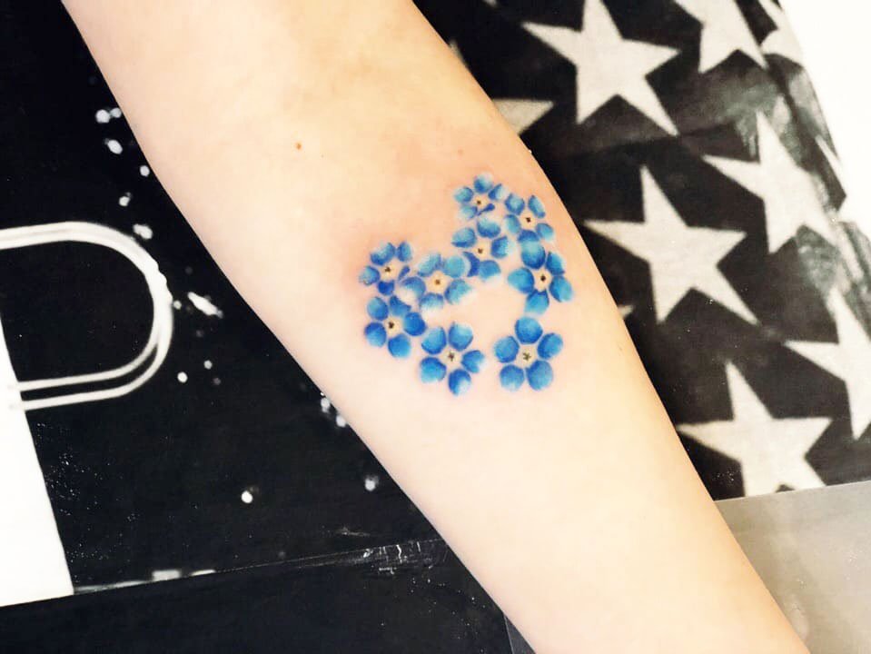 41 Best Small Flower Tattoos For Women