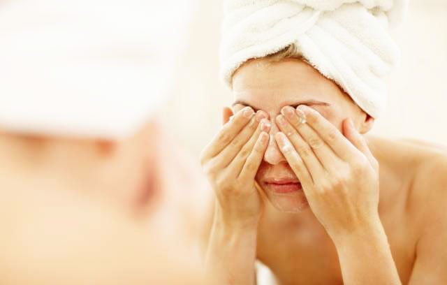 Precautions When Unstuck Eyelashes - Remove Eyelash Extensions At Home