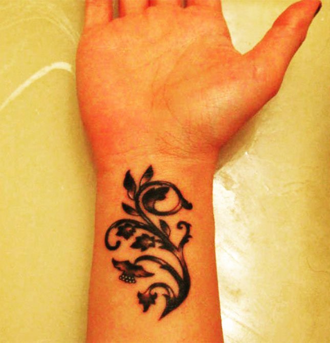 51 Gorgeous Small Wrist Tattoos For Women
