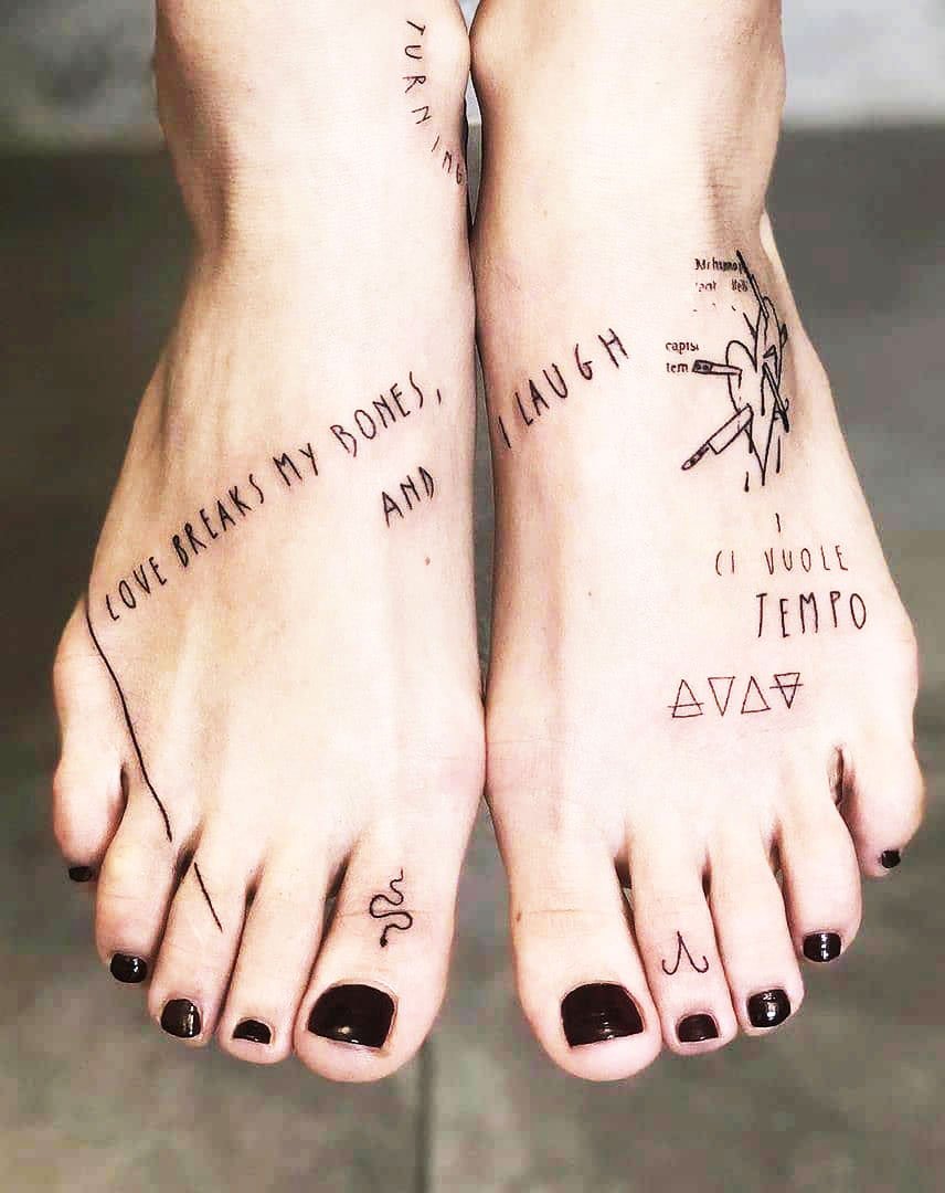 13 Amazing Foot Tattoo Ideas For Women - Beautyholo