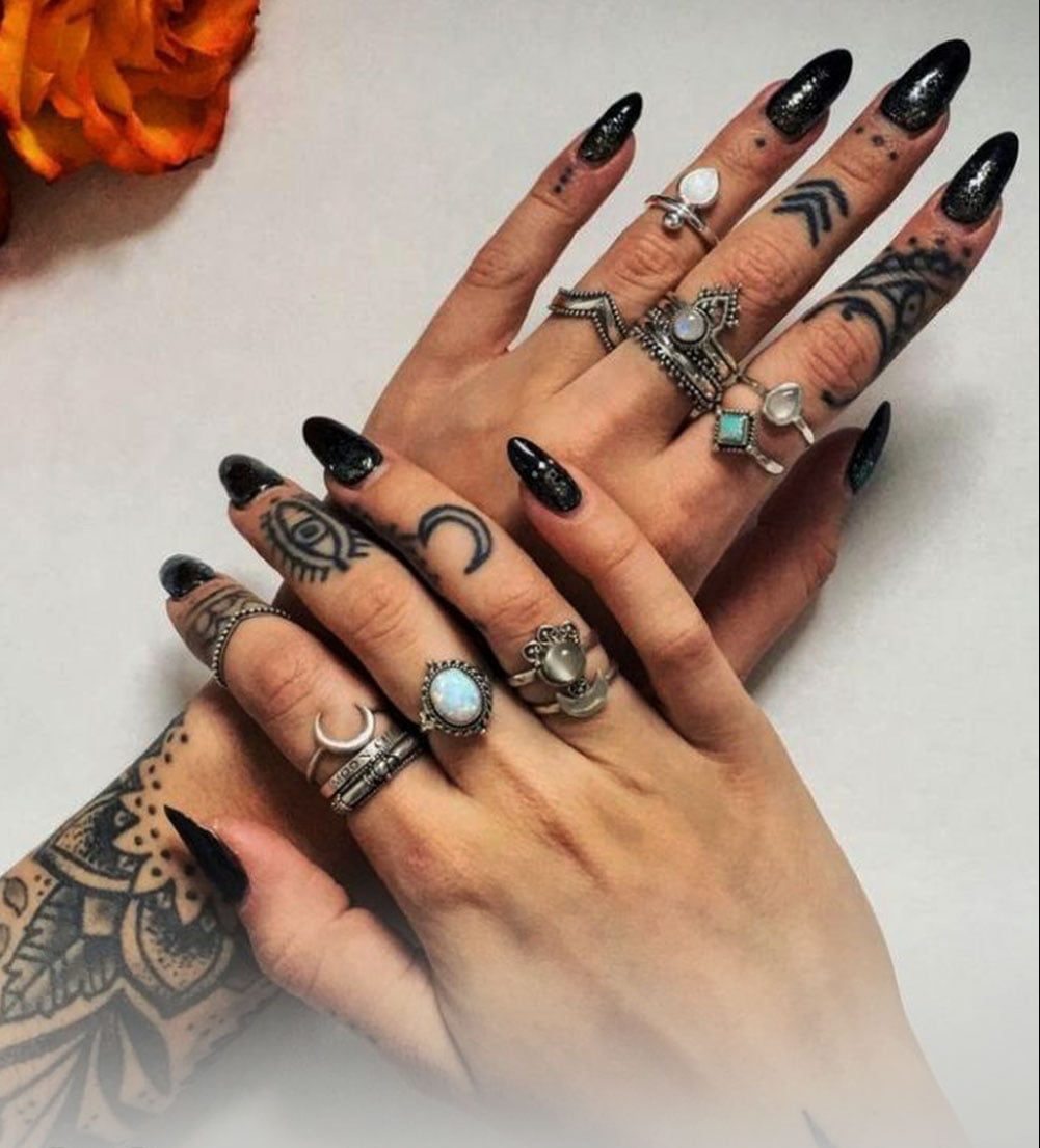 celebrity finger tattoos