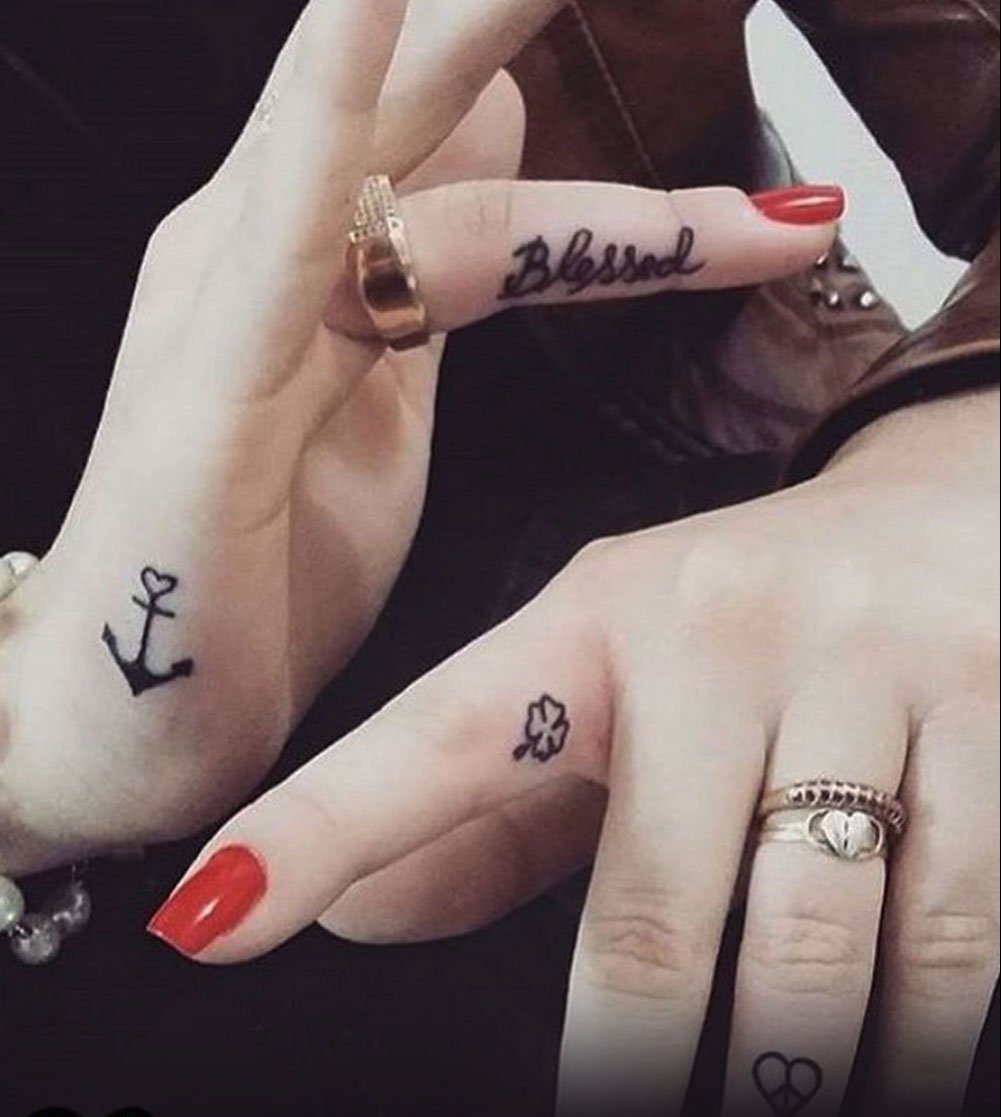 31 Beautiful Finger Tattoos Ideas For Women