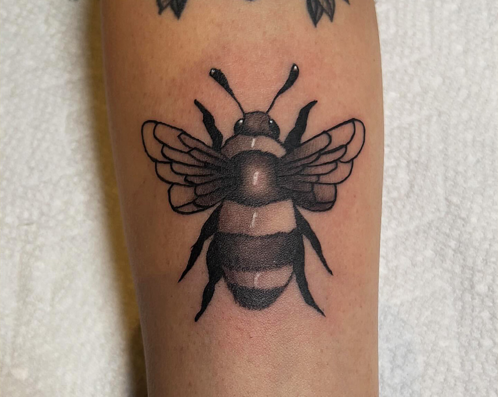 21 Unique & Cute Bee Tattoos Designs